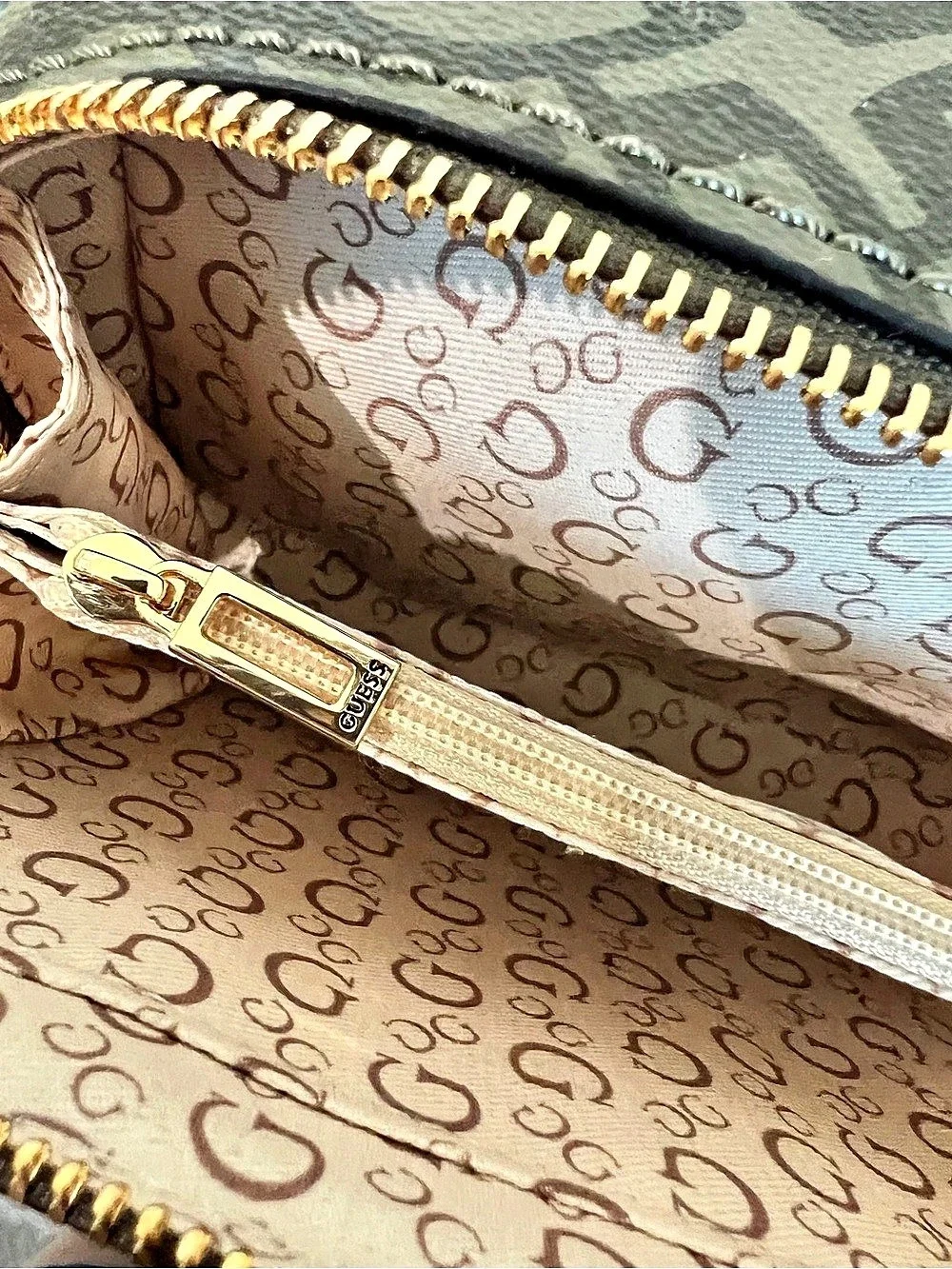 GUESS Logo Crossbody Bag Gray & Black